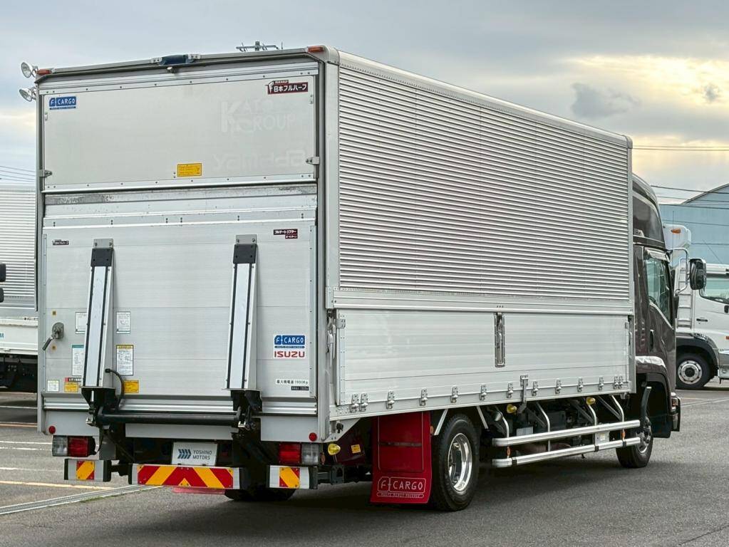 いすゞフォワードアルミウイング中型（4t）[写真04]