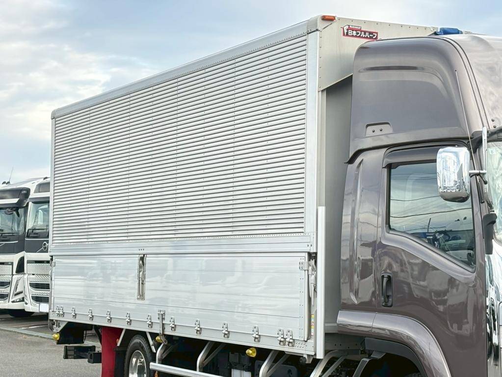 いすゞフォワードアルミウイング中型（4t）[写真05]