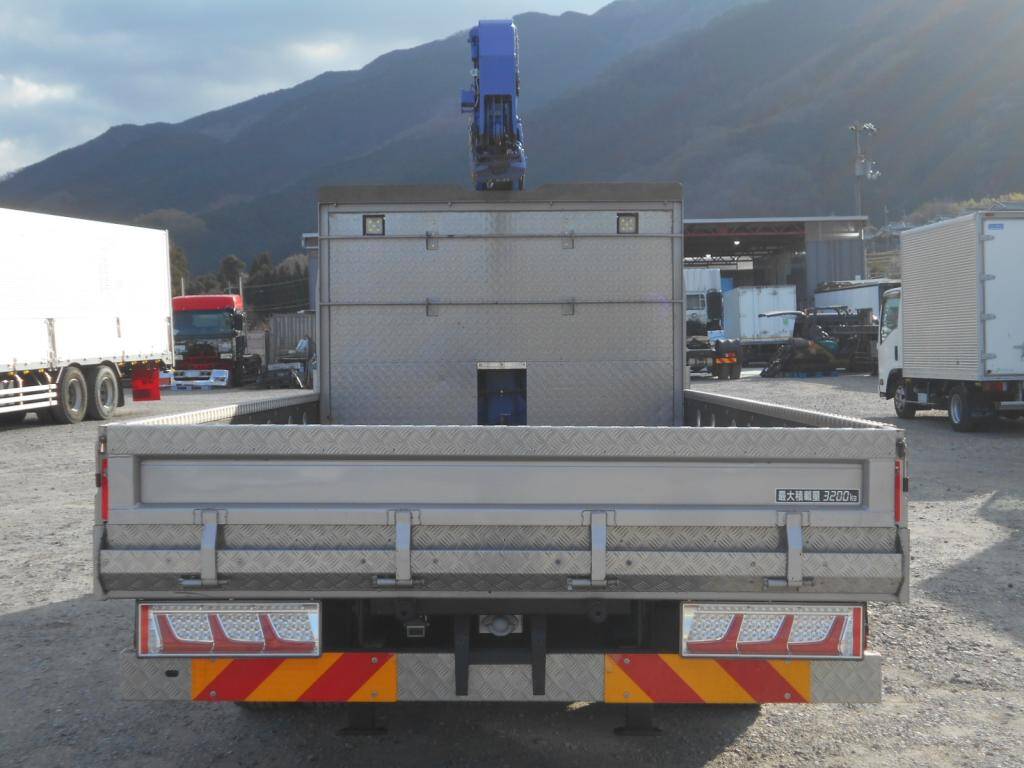 三菱ふそうキャンターセルフクレーン4段小型（2t・3t）[写真12]