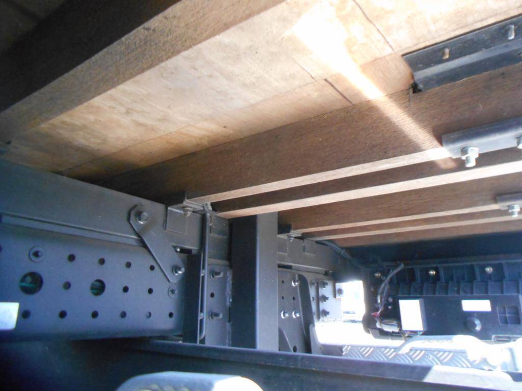 三菱ふそうキャンターセルフクレーン4段小型（2t・3t）[写真17]