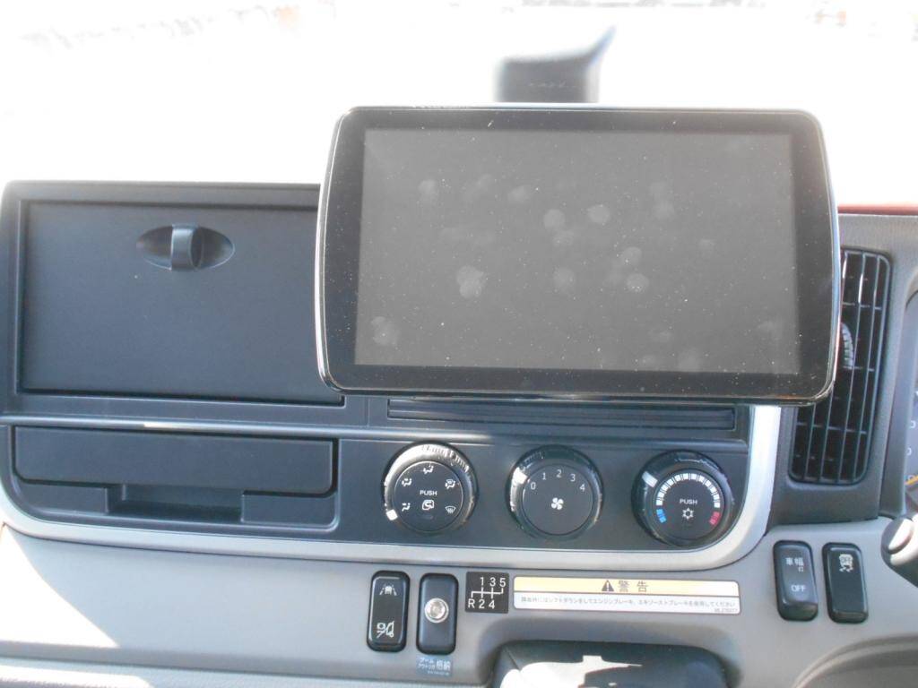 三菱ふそうキャンターセルフクレーン4段小型（2t・3t）[写真23]