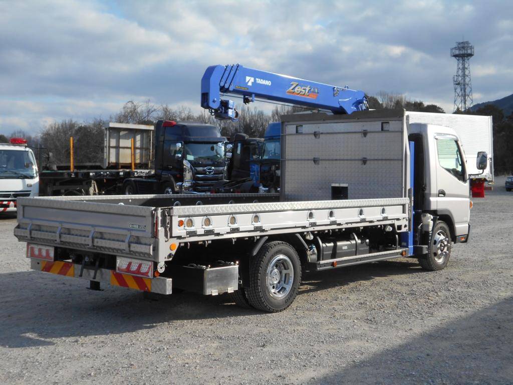 三菱ふそうキャンターセルフクレーン4段小型（2t・3t）[写真04]