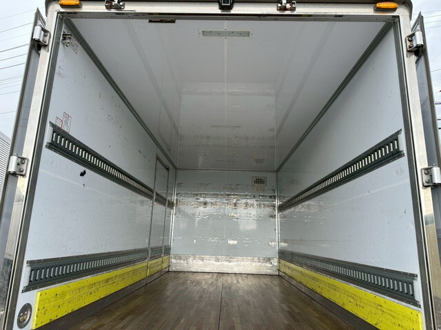 いすゞエルフアルミバン小型（2t・3t）[写真12]