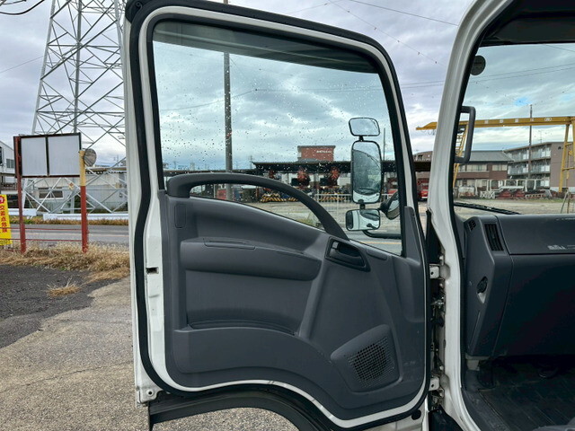 いすゞエルフアルミバン小型（2t・3t）[写真21]