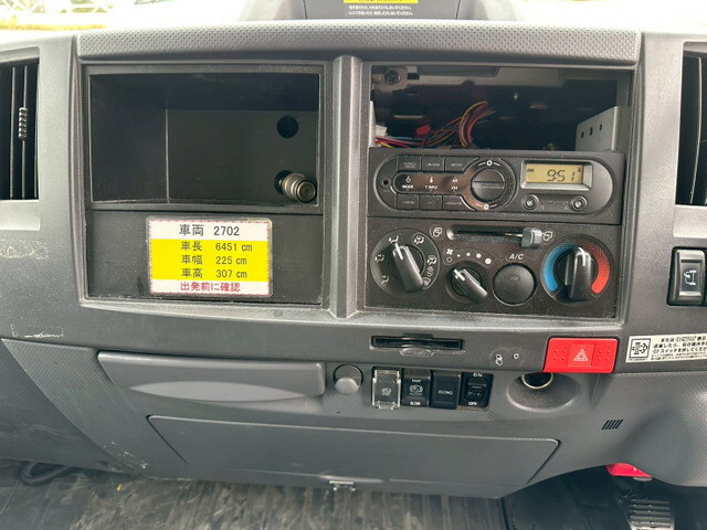 いすゞエルフアルミバン小型（2t・3t）[写真33]