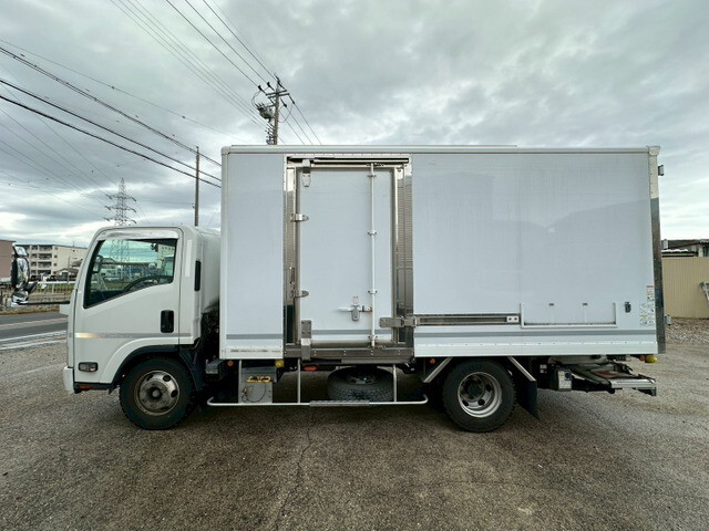 いすゞエルフアルミバン小型（2t・3t）[写真05]
