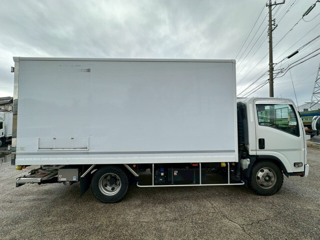 いすゞエルフアルミバン小型（2t・3t）[写真07]
