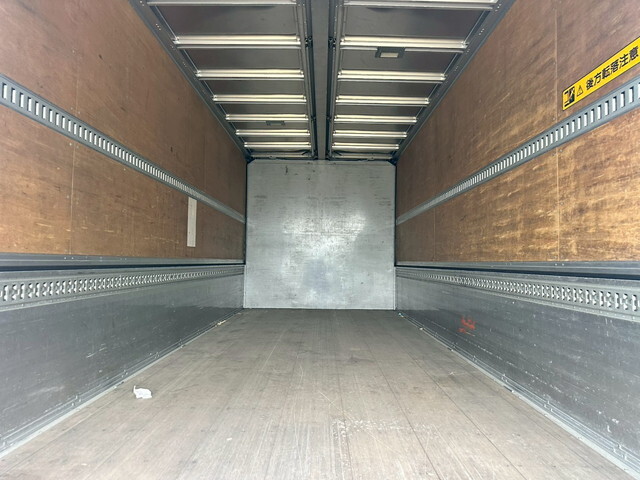 いすゞフォワードアルミウイング中型（4t）[写真11]