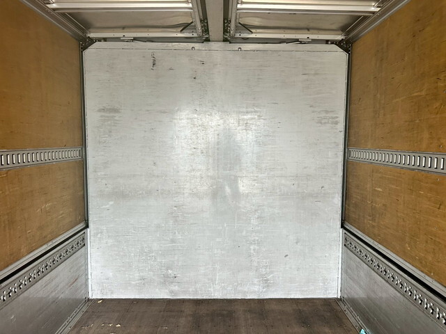 いすゞフォワードアルミウイング中型（4t）[写真13]