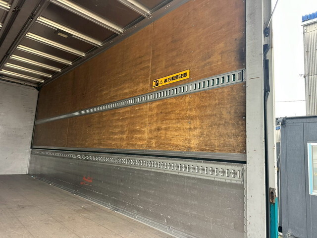 いすゞフォワードアルミウイング中型（4t）[写真09]