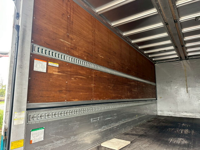 いすゞフォワードアルミウイング中型（4t）[写真10]