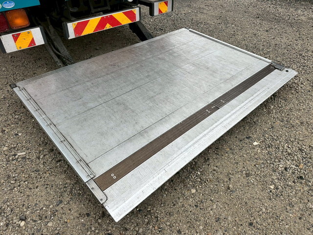 いすゞフォワードアルミウイング中型（4t）[写真12]