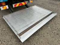 いすゞフォワードアルミウイング中型（4t）[写真13]