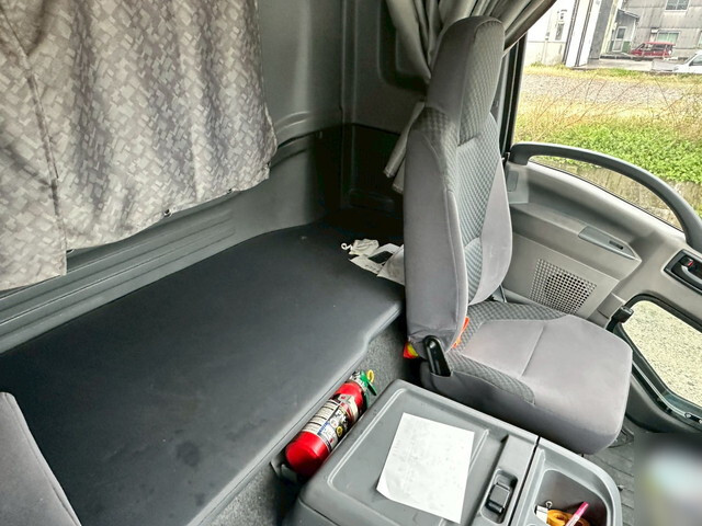 いすゞフォワードアルミウイング中型（4t）[写真36]