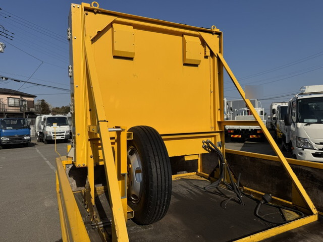 三菱ふそうキャンター道路作業車小型（2t・3t）[写真14]