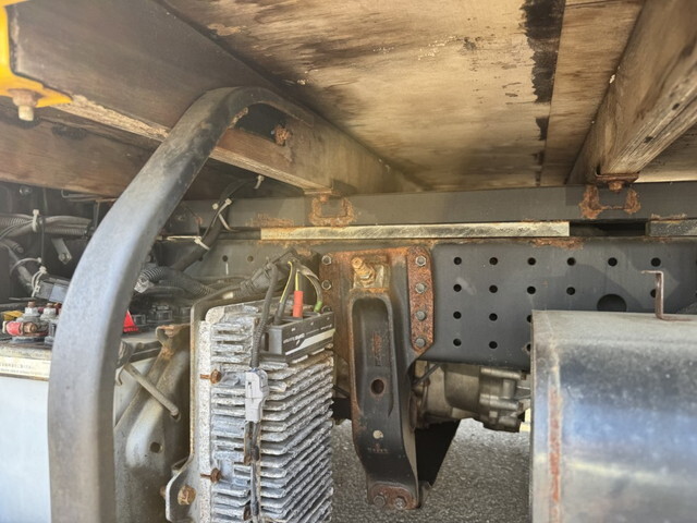 三菱ふそうキャンター道路作業車小型（2t・3t）[写真23]