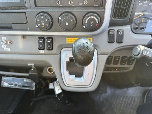 三菱ふそうキャンター道路作業車小型（2t・3t）[写真34]