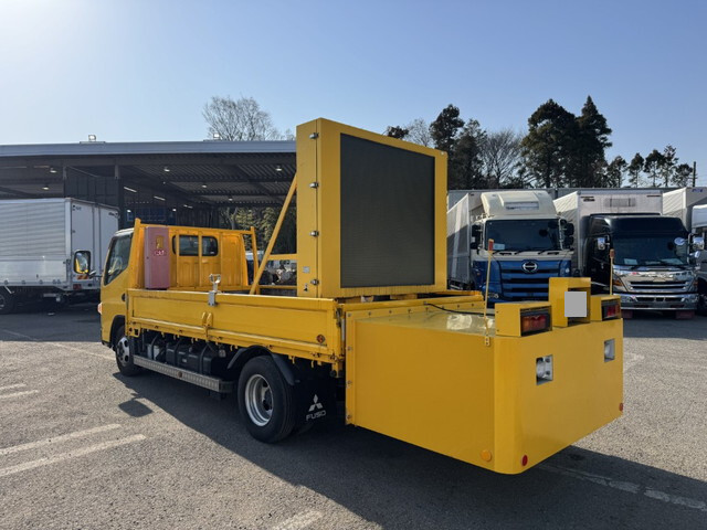 三菱ふそうキャンター道路作業車小型（2t・3t）[写真04]