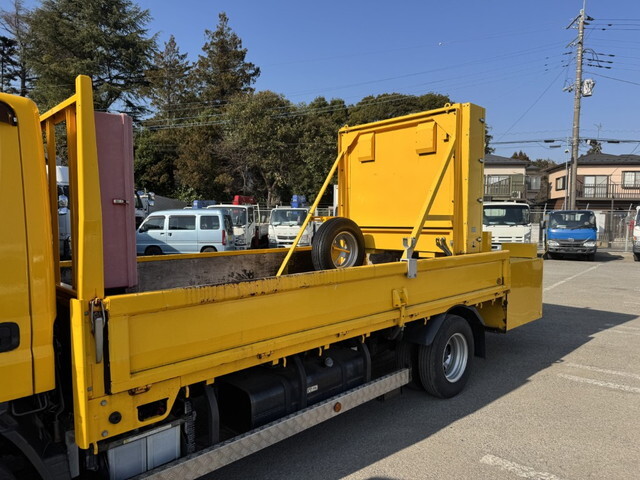 三菱ふそうキャンター道路作業車小型（2t・3t）[写真08]