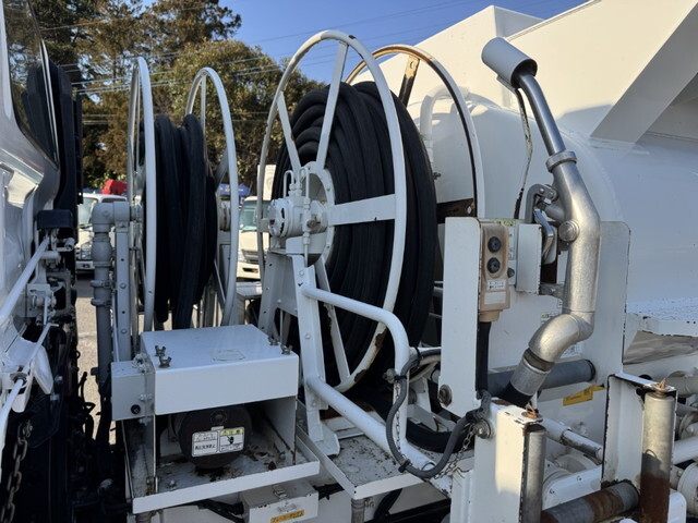 日野レンジャータンク車（タンクローリー）中型（4t）[写真11]