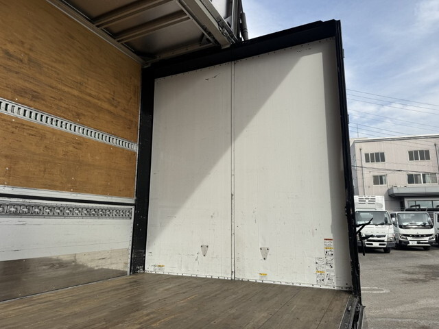 UDトラックスクオンアルミウイング大型（10t）[写真10]