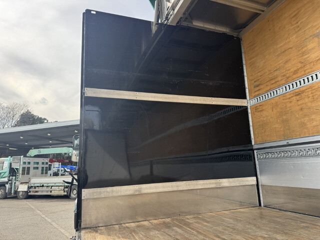 UDトラックスクオンアルミウイング大型（10t）[写真11]