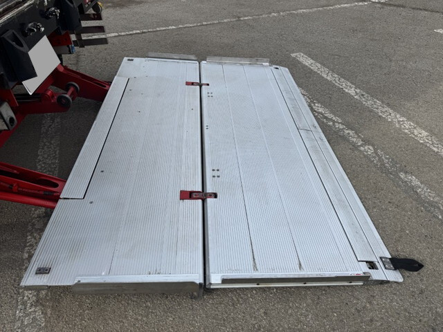 UDトラックスクオンアルミウイング大型（10t）[写真15]