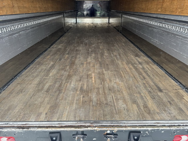 UDトラックスクオンアルミウイング大型（10t）[写真16]