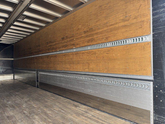 UDトラックスクオンアルミウイング大型（10t）[写真18]