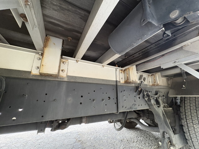 UDトラックスクオンアルミブロック大型（10t）[写真13]