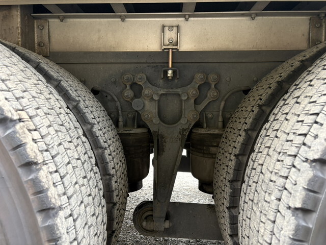 UDトラックスクオンアルミブロック大型（10t）[写真14]