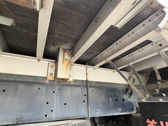 UDトラックスクオンアルミブロック大型（10t）[写真18]