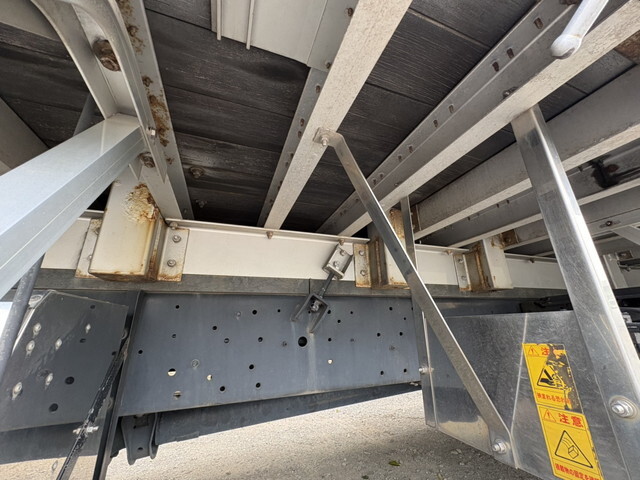 UDトラックスクオンアルミブロック大型（10t）[写真20]