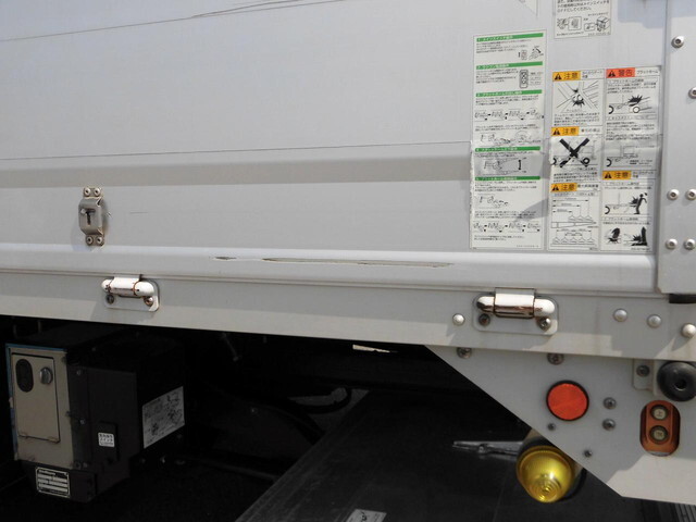 三菱ふそうファイターアルミウイング中型（4t）[写真25]