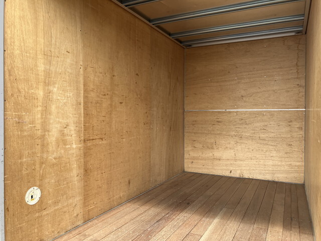 いすゞエルフアルミバン小型（2t・3t）[写真13]