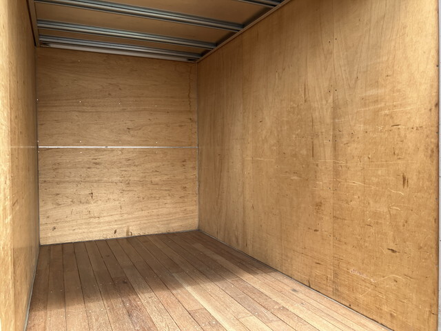 いすゞエルフアルミバン小型（2t・3t）[写真14]