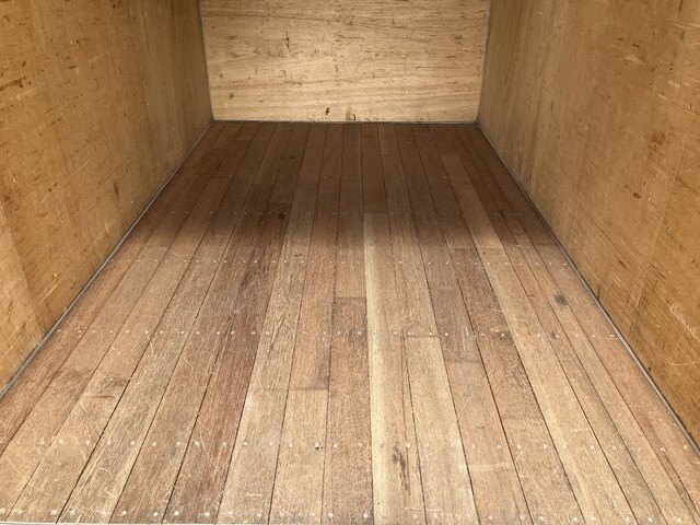 いすゞエルフアルミバン小型（2t・3t）[写真15]