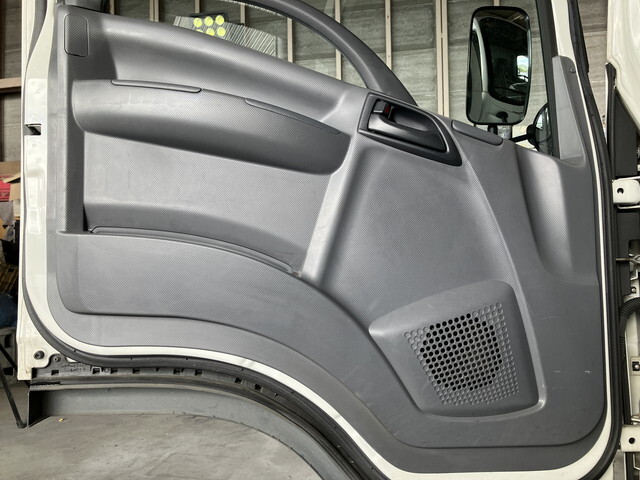 いすゞエルフアルミバン小型（2t・3t）[写真30]