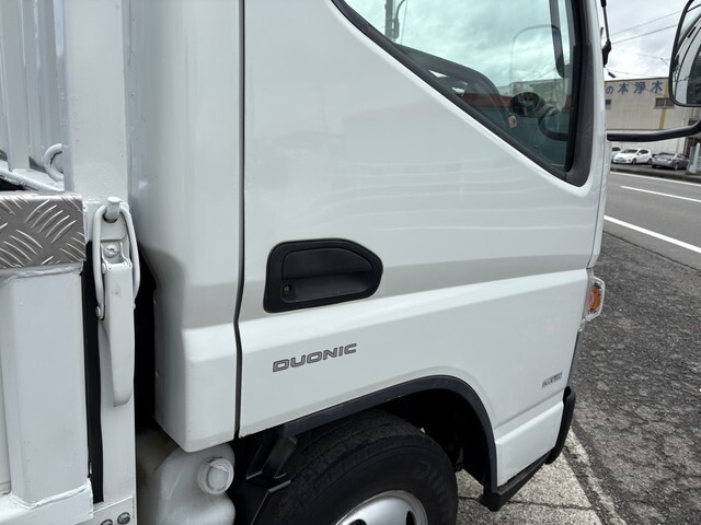 三菱ふそうキャンター平ボディ小型（2t・3t）[写真11]