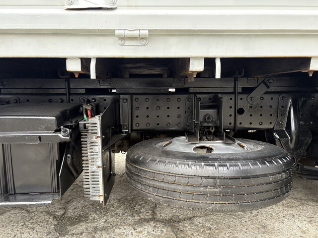 三菱ふそうキャンター平ボディ小型（2t・3t）[写真12]