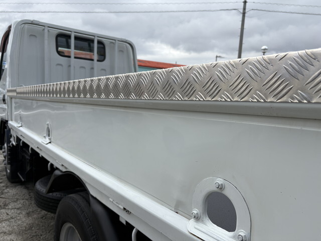三菱ふそうキャンター平ボディ小型（2t・3t）[写真14]