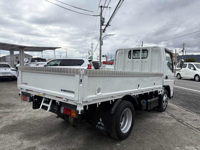 三菱ふそうキャンター平ボディ小型（2t・3t）[写真04]