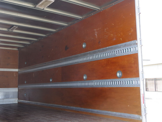 三菱ふそうファイターアルミバン中型（4t）[写真16]