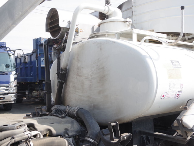 いすゞエルフバキュームカー小型（2t・3t）[写真13]