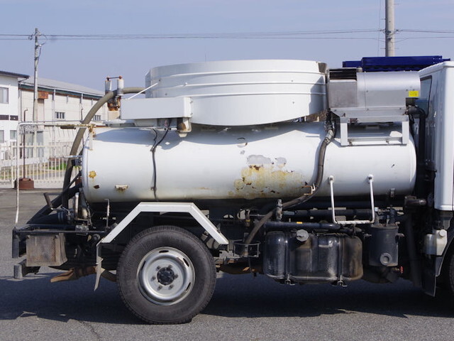 いすゞエルフバキュームカー小型（2t・3t）[写真17]