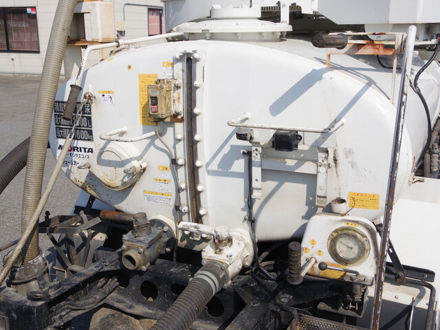 いすゞエルフバキュームカー小型（2t・3t）[写真09]