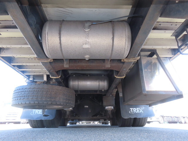 いすゞギガアルミウイング大型（10t）[写真13]