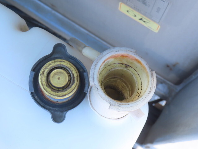 いすゞギガアルミウイング大型（10t）[写真20]