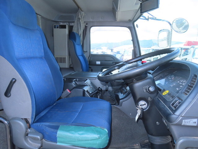 いすゞギガアルミウイング大型（10t）[写真21]