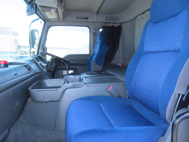 いすゞギガアルミウイング大型（10t）[写真22]